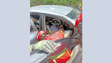 Photo of 疑超车不果碰撞 男子受困重伤亡