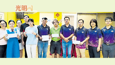 Photo of 槟留台同学会 颁11学生奖励金