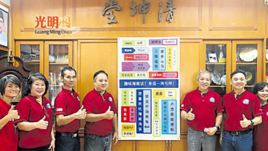 Photo of 【留着乡音小组海南话班推介礼】邢国宾：文化融入亲情 学海南话从家庭开始