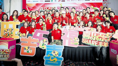 Photo of 黄一飞写新年歌 1天飞速完成