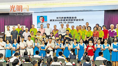 Photo of 宋万庆教育基金会 颁131学生奖助学金