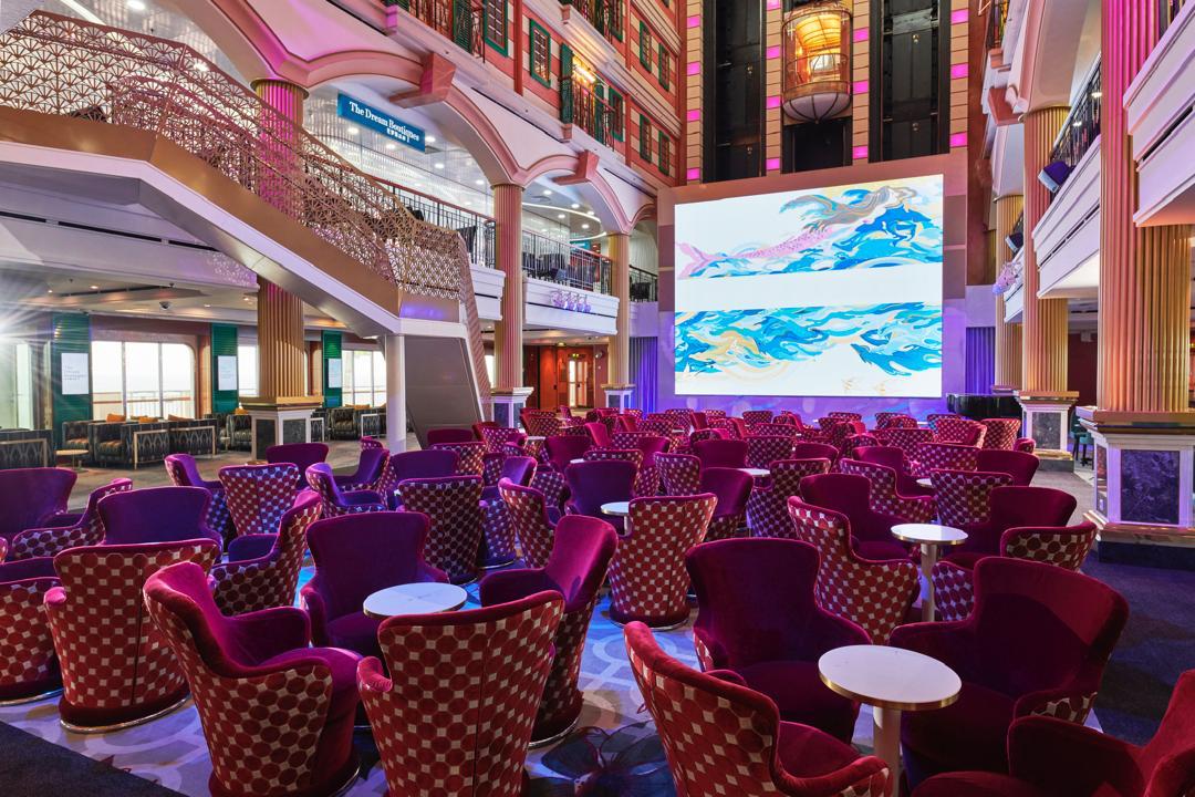 名勝世界臺號（Resorts World One）郵輪內部設計一瞥。