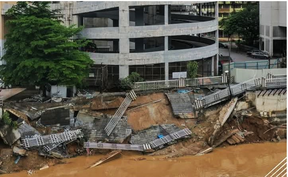彩虹广场河畔散步道崩塌