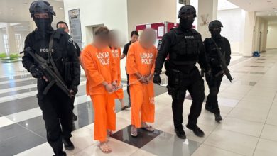 Photo of 持械入屋行窃 2华裔与1女子落网