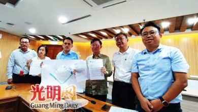Photo of 曹观友：发展商献地 马章武莫建林苍祐华小