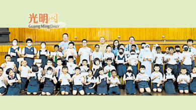 Photo of 王宇航发校服援助固本 选区5华小受惠