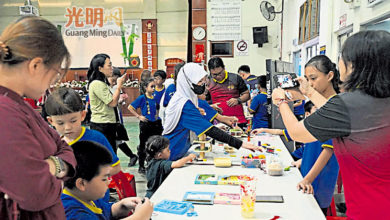 Photo of 展示学生STEM成果 亚娄华益园游会筹基金