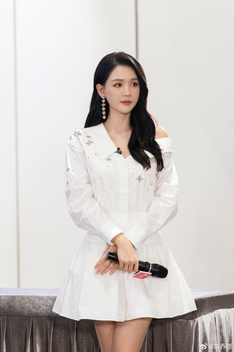 陈乔恩近年多在中国发展