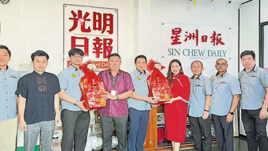 Photo of 【槟商务酒店协会访本报贺年】  刘应良：负责收房租税 酒店业者应了解税金用处