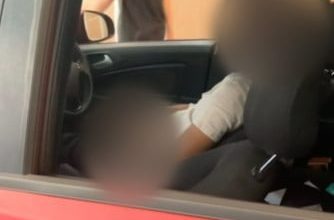 Photo of 车内打飞机 眼镜男意淫路过女子