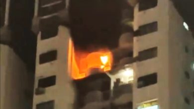Photo of 烟花从阳台喷射 公寓单位起火