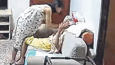 Photo of 女佣涉对9旬嬷动粗 猛晃拖拽还掐颈超20分钟