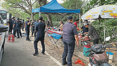 Photo of 取缔非法路边摊 乌雪市会充公货物