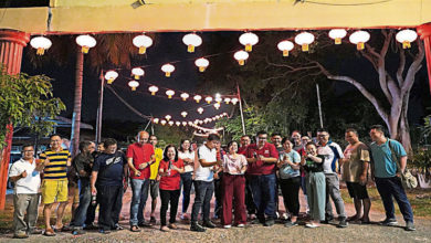 Photo of 武拉必新村灯笼亮灯 王丽丽吁珍惜多元和谐