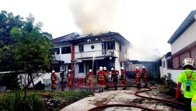 Photo of 跑马园半独立屋起火 消防栓损坏 消拯员以水箱应急