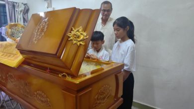 Photo of 单亲妈妈陈可儿癌逝 不忍送别妈妈 林采暄眼泪决堤