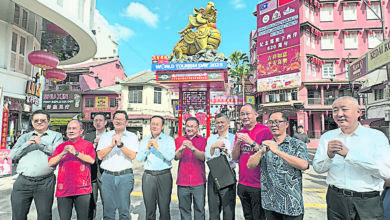 Photo of 考察大马新春习俗 中国文旅部长访鸡场街