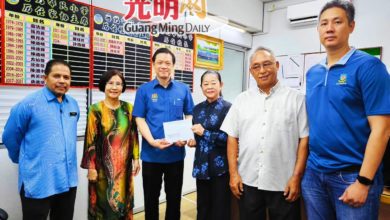 Photo of 曾敏凯访鲁乃华民学校 拨款4.5万维修礼堂