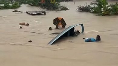 Photo of 船只翻覆急流冲走 4人获救