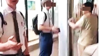 Photo of 外国人街边传教 警方追查3人下落