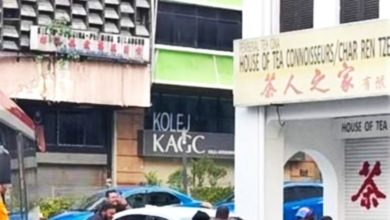 Photo of 违规停车挡巴士路 热心民众联手移车