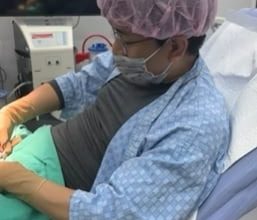Photo of 送给老婆的礼物 医生操刀为自己结扎