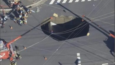 Photo of 日本惊现“天坑” 卡车坠落司机受困