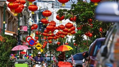 Photo of 红灯笼高挂 财神爷招手 乔治市年味浓