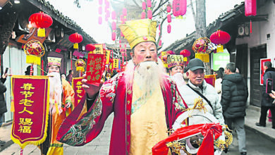 Photo of 春节老人赐福