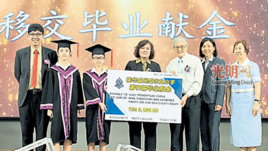 Photo of 【槟华小学毕业礼】 礼堂楼梯打造时光隧道 家长重温槟华生成长过程
