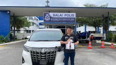 Photo of 双线超车太嚣张 男子领2罚单示众