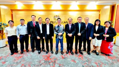 Photo of 2华中理事会拜会黄家和 探讨华中师资议题