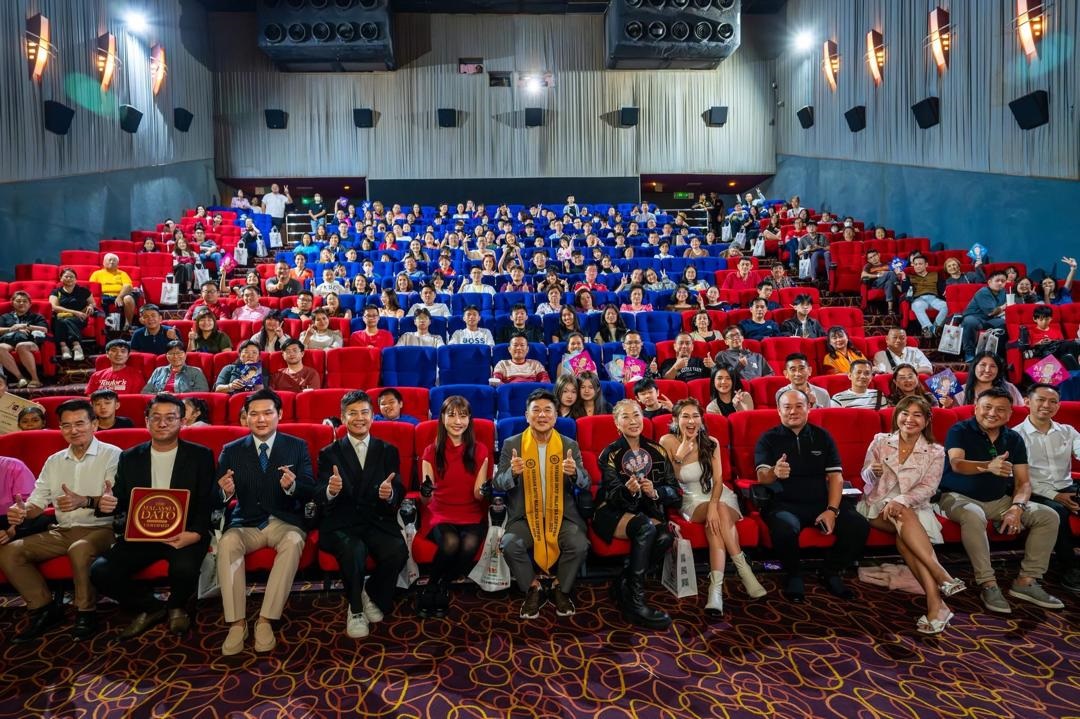 电影“AI拼才会赢”首映,获观眾力捧。
