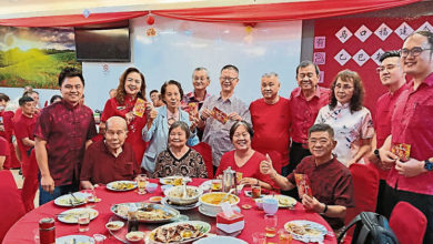Photo of 马口福建会馆新春团拜 乡贤穿红衣互贺交流