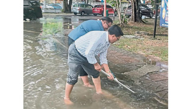 Photo of 近期大雨道路积水 沙亚南市长亲自清沟