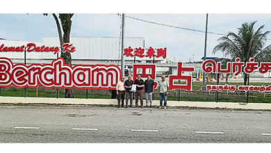 Photo of 三语欢迎告示牌 巴占入口变打卡热点