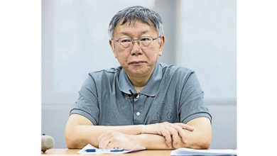 Photo of 柯母过年现身城隍庙透露 柯文哲探病父一直哭