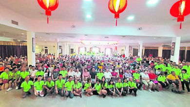 Photo of 灵应堂新春布施 500贫老获红包福袋