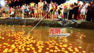 Photo of 亚罗士打斗母宫庆元宵 月老“下凡”派红线赐良缘