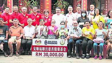 Photo of 倪可敏吴家良拨3万 让福顺宫分捐30病黎