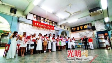 Photo of 14对新人紫威阁结连理 老夫老妻补办婚姻註册 