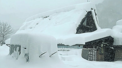 Photo of 日多地暴风雪持续 白川村积雪逾2米