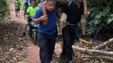 Photo of 69岁男爬山猝死 登山者合力抬遗体下山