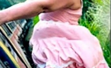 Photo of 挂火车厢拍照 女子坠落丧命
