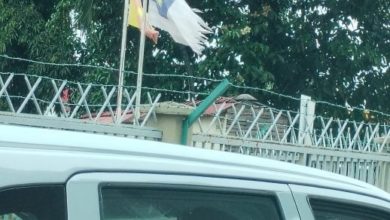 Photo of 惊见破旧国旗仍高挂 男子痛批：爱国情操何在？