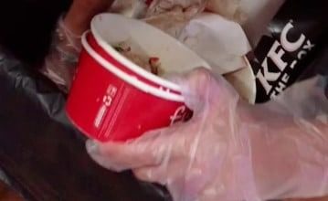 Photo of 缴学费不够钱吃饭! 女子垃圾桶捡炸鸡吃