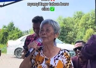 Photo of 阿姨乱入马来人婚礼 高歌“恭喜恭喜”逗乐全网