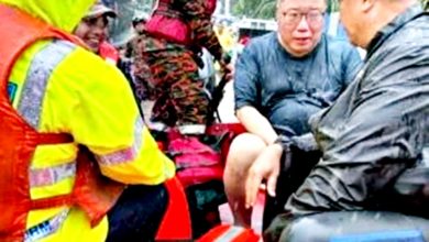 Photo of 名字被提满堂喝彩 阿邦佐调侃张庆信 “幸好不是土保党领袖”