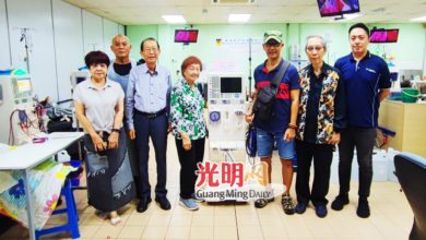 Photo of 蒋天福联同友好 洗肾机捐槟爱心洗肾中心