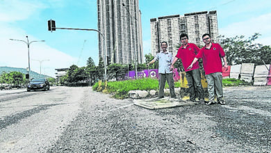 Photo of 重型罗里碾坏道路 李海云：路坑威胁驾驶者